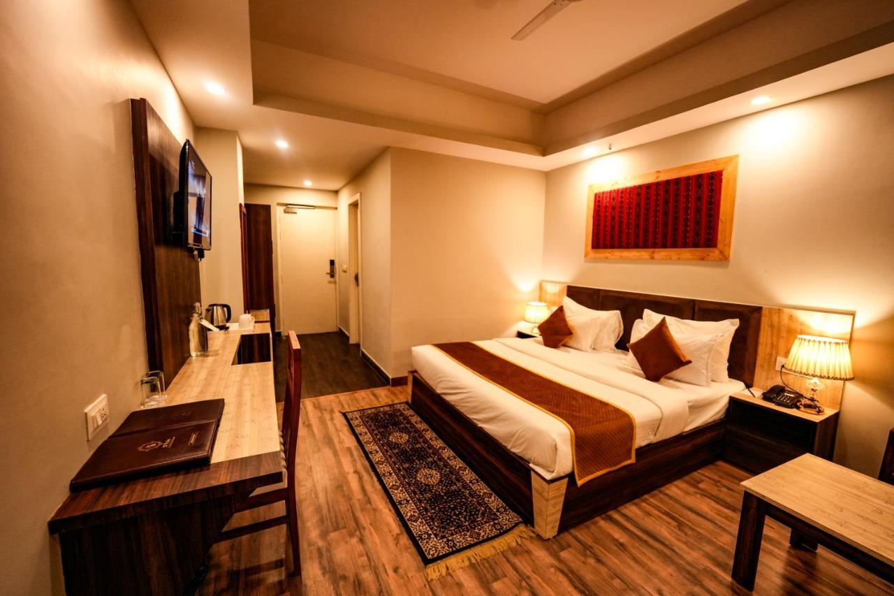 Hotel Square One By D'Polo Dharamshala Esterno foto